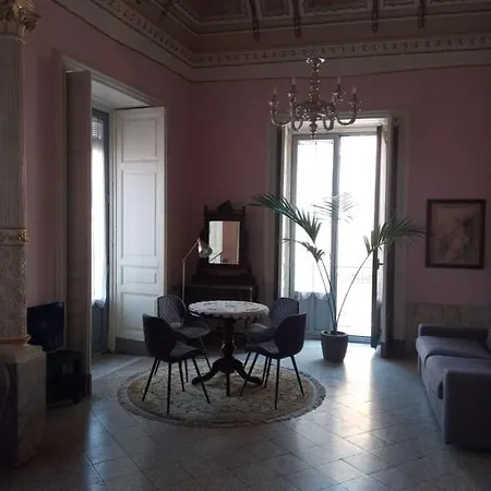 Palazzo Arcidiacono - Prestigious Flat Bed and Breakfast *